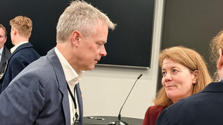 Bildet er fra oppstarten av forhandlingene i 2026 med statens personaldirektør Bente J. Kraugerud og Steinar Sæther (Unio). Foto: Julia Loge