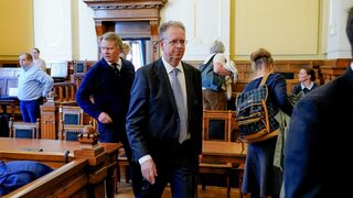 Advokat Magnus Stray Vyrje under behandlingen i Høyesterett i 2024 av fuskesaken fra Høgskolen i Innlandet. Nå advarer han mot at nye regler gjør at denne typen saker ikke vil bli prøvd i rettssystemet. Foto: Gorm Kallestad / NTB.