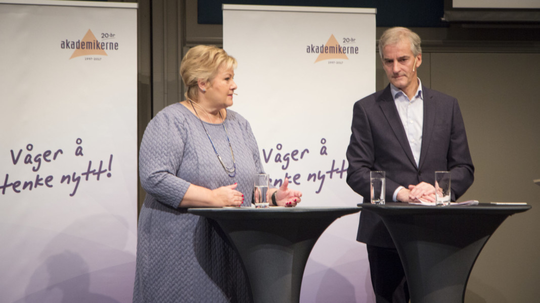 rna Solberg og Jonas Gahr Støre på et arrangement i regi av Akademikerne i 2017. Foto: Julie Brundtland Løvseth