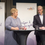 rna Solberg og Jonas Gahr Støre på et arrangement i regi av Akademikerne i 2017. Foto: Julie Brundtland Løvseth
