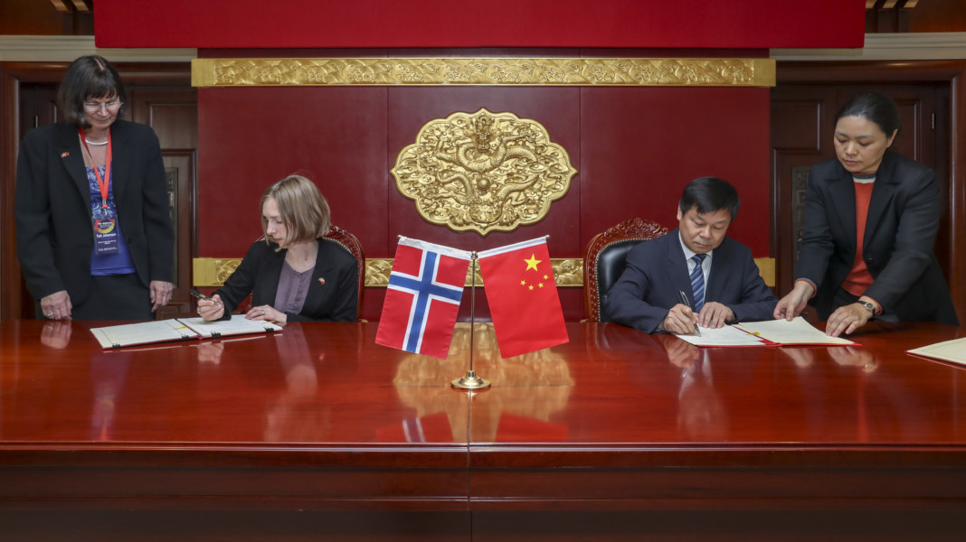 Nybø, Iselin, signering av avtale Minstry of Science and Tehcnology (Foto MoST)
