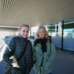 Josefine Bragge og Kristine Overrein går siste året på Lambertseter videregående skole i Oslo. Foto: Julia Loge