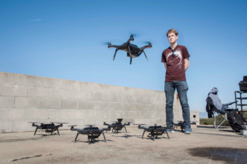 En sverm med intelligente droner er Sondre Engebråtens doktorgradsprosjekt. Foto: Naval Postgraduate School.