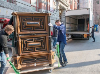 Flytting av møbler fra Kunstindustrimuseet. Foto: Nasjonalmuseet