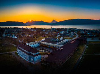 Nesna-Hoyskolebygg-universitetet-i-Nord-Hans-Petter-Sorensen-3-scaled.jpg 1. desember 2020