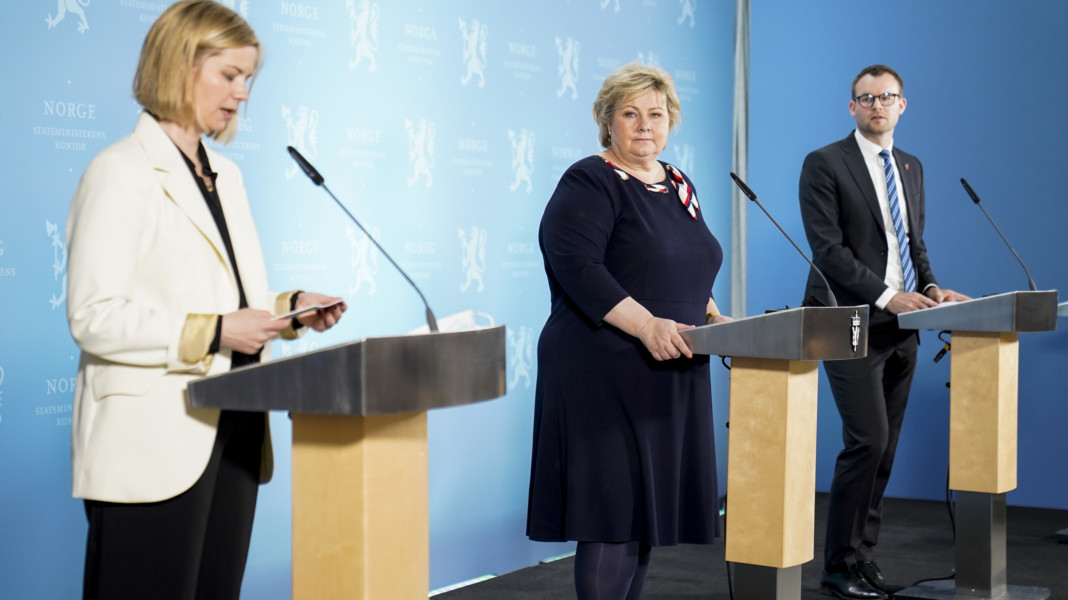 Kunnskaps- og integreringsminister Guri Melby, statsminister Erna Solberg og barne- og familieminister Kjell Ingolf Ropstad under en pressekonferanse om koronasituasjonen. Foto: Torstein Bøe / NT