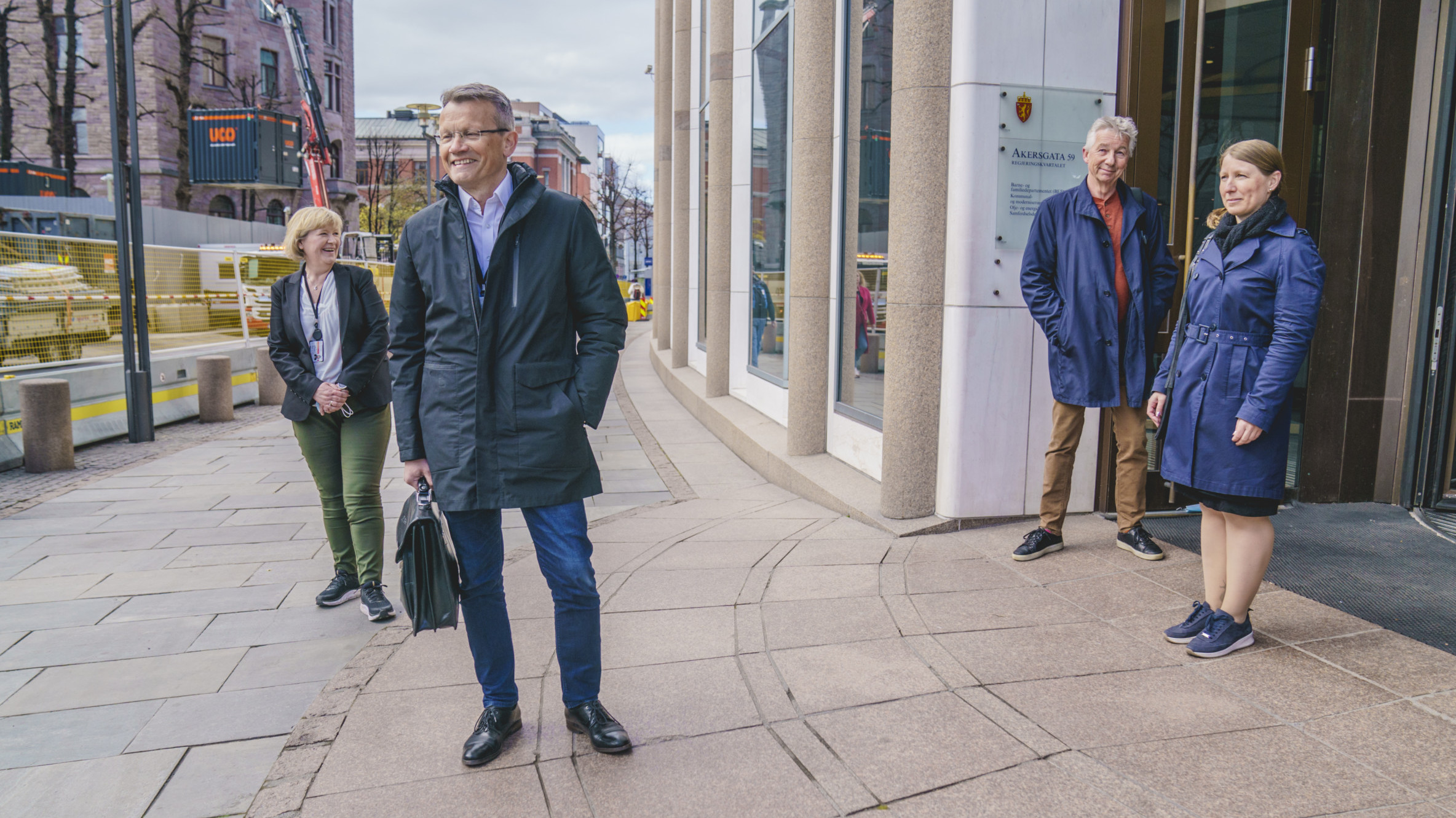 Oslo 20210426. Fra venstre Kari Tønnessen Nordli i Akademikerne, Egil André Aas fra LO Stat, Pål Arnesen i YS Stat og Guro Elisabeth Lind i Unio utenfor R5 før forhandlingene om årets lønnsoppgjør i staten. Foto: Stian Lysberg Solum / NTB