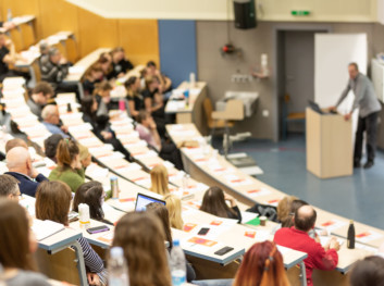 illustrasjonsbilde av undervisning i auditorium