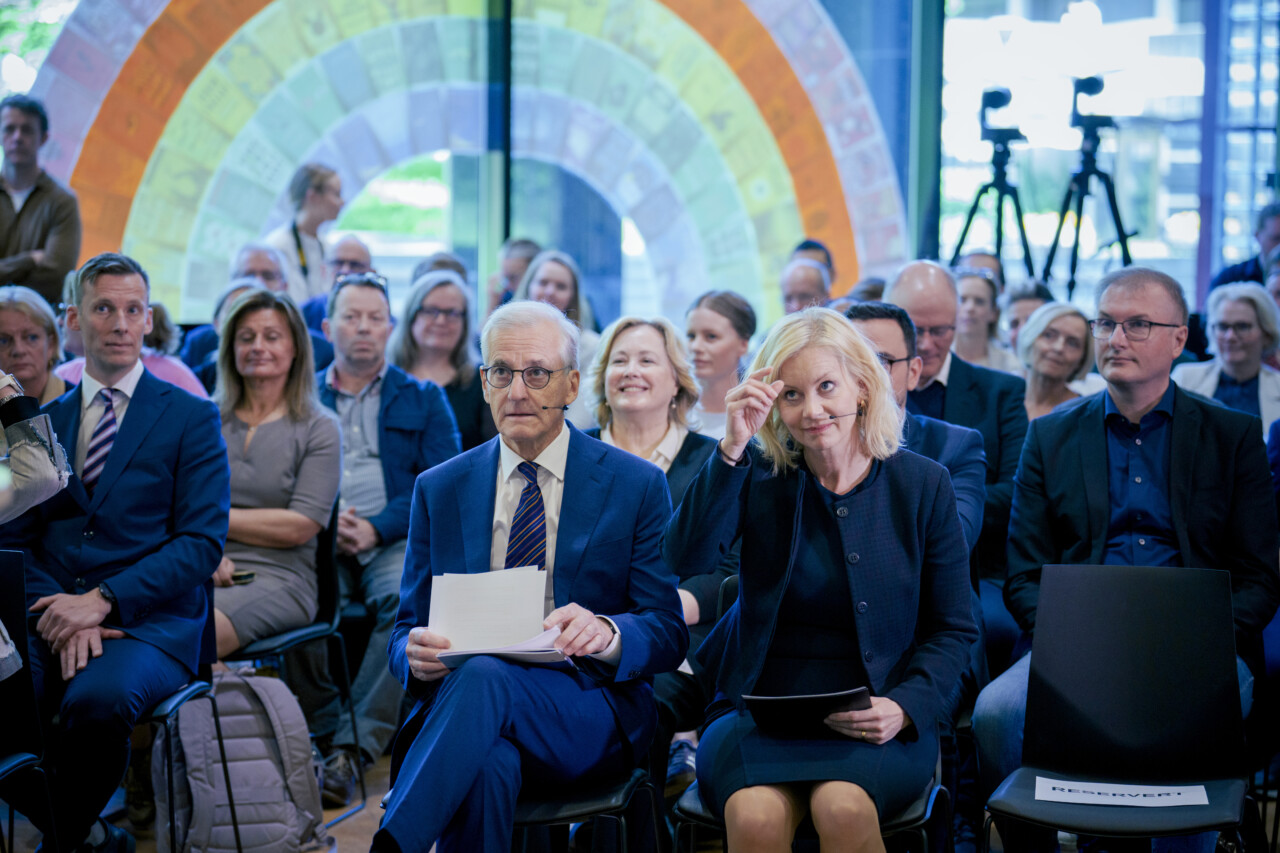 Statsminister Jonas Gahr Støre (Ap) og forsknings- og høyere utdanningsminister Sigrun Aasland (Ap) deltar på lanseringen av hvem som får KI-milliarden til regjeringen ved Universitetsbiblioteket på Universitetet i Oslo.