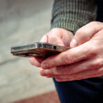 Forsker om egen mobilbruk: – Jeg er helt ubrukelig